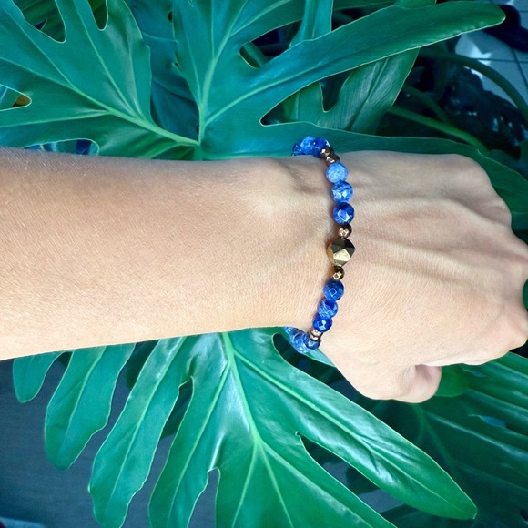 Sodalite & Hematite Bracelet  (one) - Picture 5 of 6